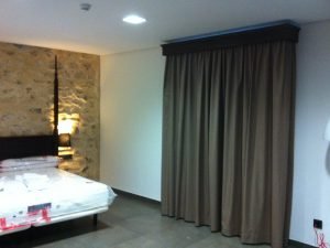Cortinaje ignífugo M1 en hotel - DecoratelESPAÑA