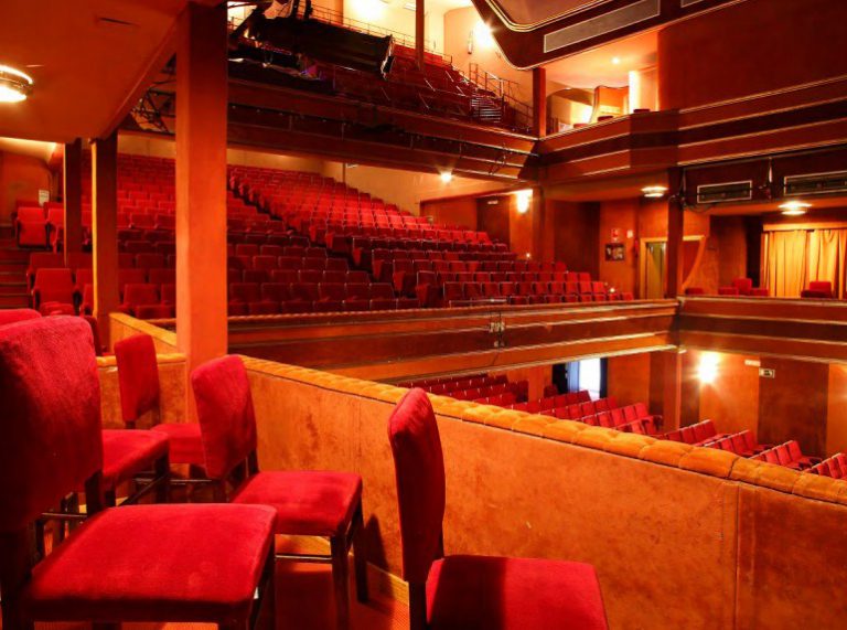 Qué ver en el patio de butacas del Teatro la Latina. Fabricante de telones para teatros Qué ver en el patio de butacas del Teatro la Latina. Fabricante de telones para teatros