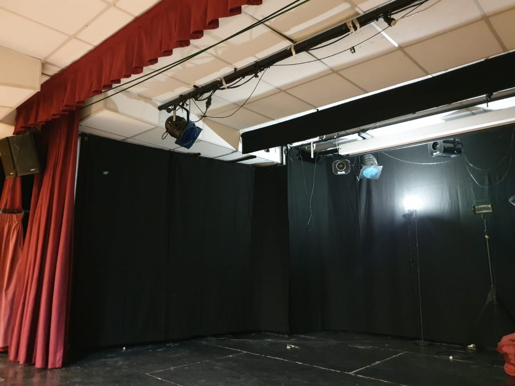 Telones de teatros para asociaciones culturales en Madrid. Fabricante