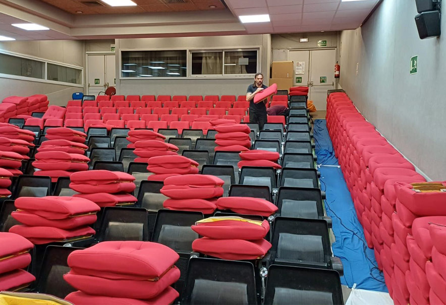instalación-de-butacas-para-salas-de-actos-en-institutos Retapizado de butacas